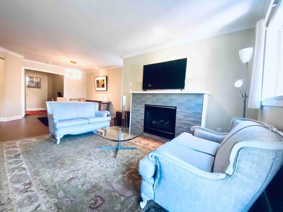 Amazing Location 2 Bedroom Minutes From Downtown Victoria Exterior foto