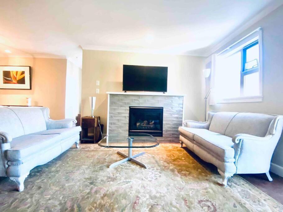 Amazing Location 2 Bedroom Minutes From Downtown Victoria Exterior foto